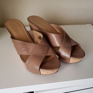 Gorgeous Bandolino wedge sandals, size 10
